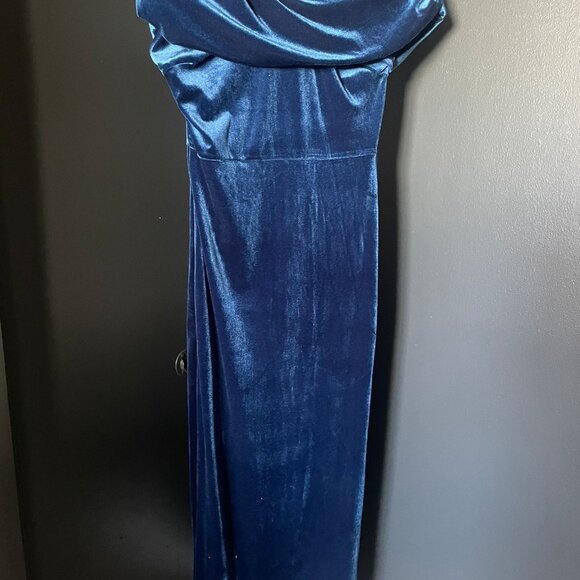 She's Velvet, She's Grace - Blue Saphire Velvet Holiday Dress - Picture 4 of 4